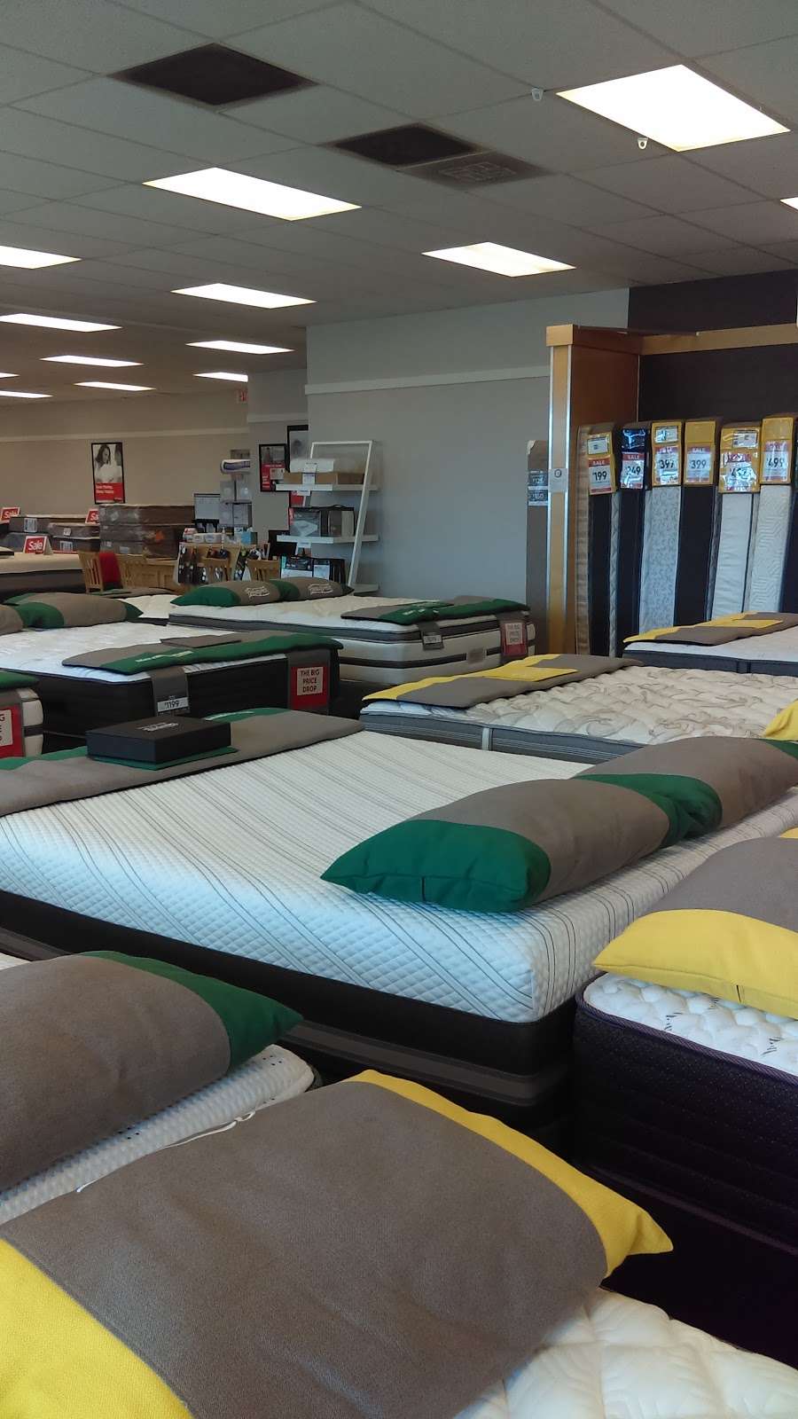 Mattress Firm Kenosha | 6935 75th St, Kenosha, WI 53142 | Phone: (262) 697-0114