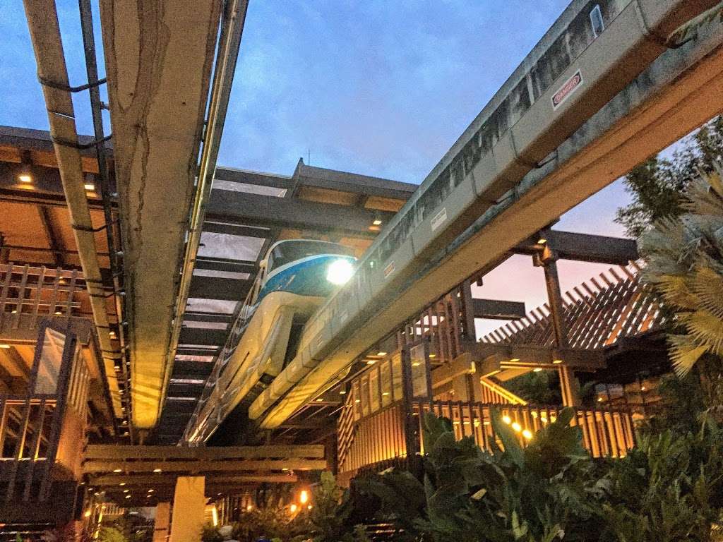 Disneys Polynesian Resort Monorail Station | Bay Lake, FL 32836, USA