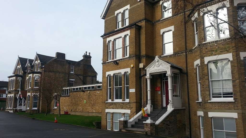 Oakfield Preparatory School | 126-128 Thurlow Park Rd, London SE21 8HP, UK | Phone: 020 8670 4206