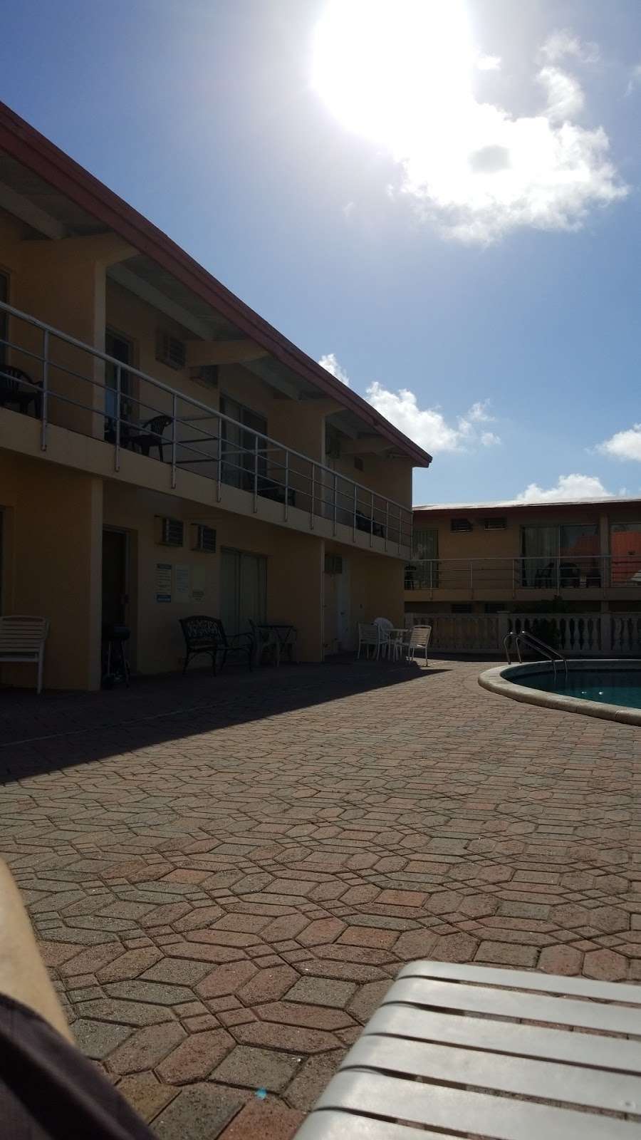 Camelot Waterfront Inn | 1000 US-1, North Palm Beach, FL 33408, USA | Phone: (561) 626-7200
