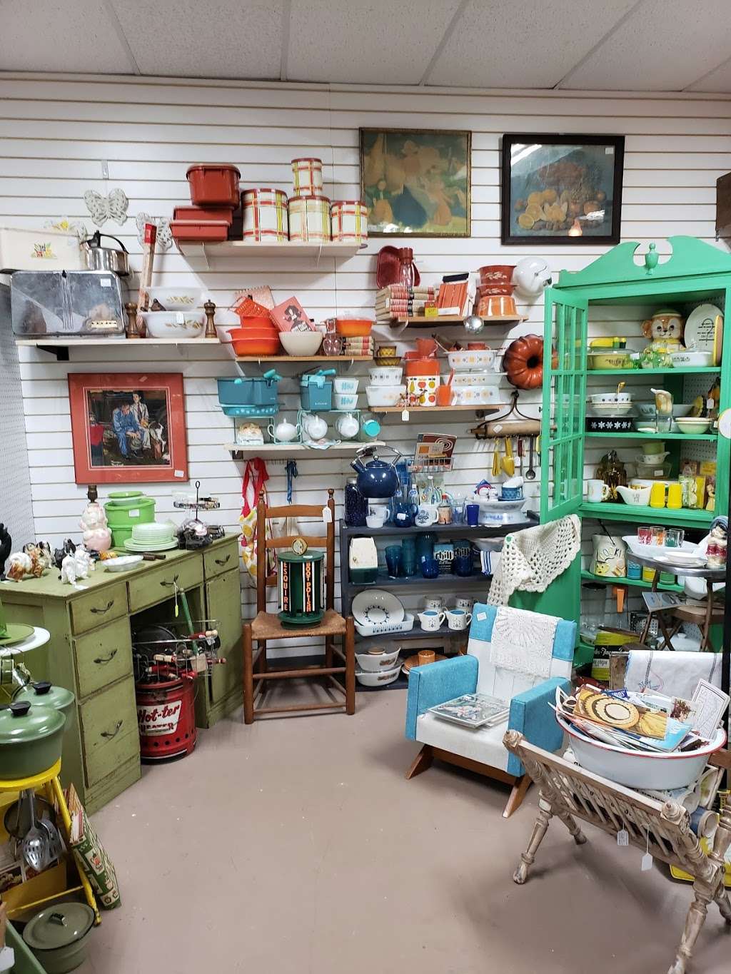 Conroe-Woodlands Antique Mall | 3700 South Loop 336 East, Conroe, TX 77301, USA | Phone: (936) 494-3934