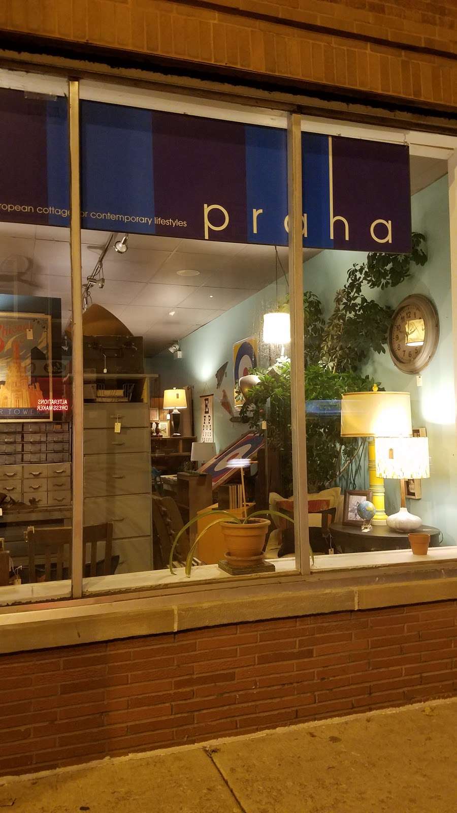 Praha | 2201 W Belmont Ave, Chicago, IL 60618 | Phone: (773) 549-1227