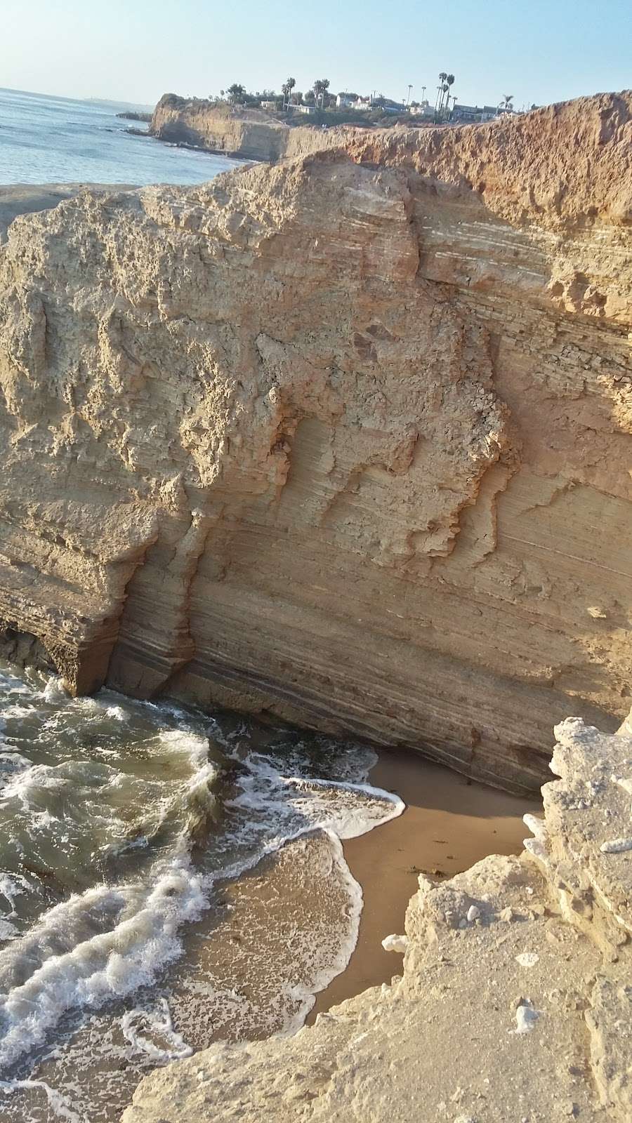 Sunset Cliffs Natural Park | Ladera St, San Diego, CA 92107, USA | Phone: (619) 525-8213