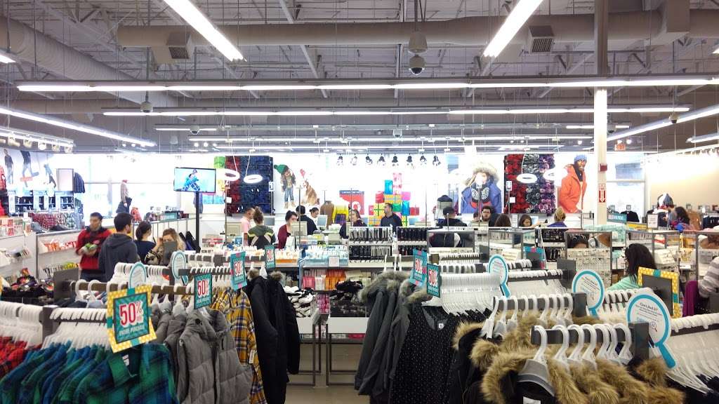 Old Navy | 1800 Rosecrans Ave, Manhattan Beach, CA 90266, USA | Phone: (310) 725-9284