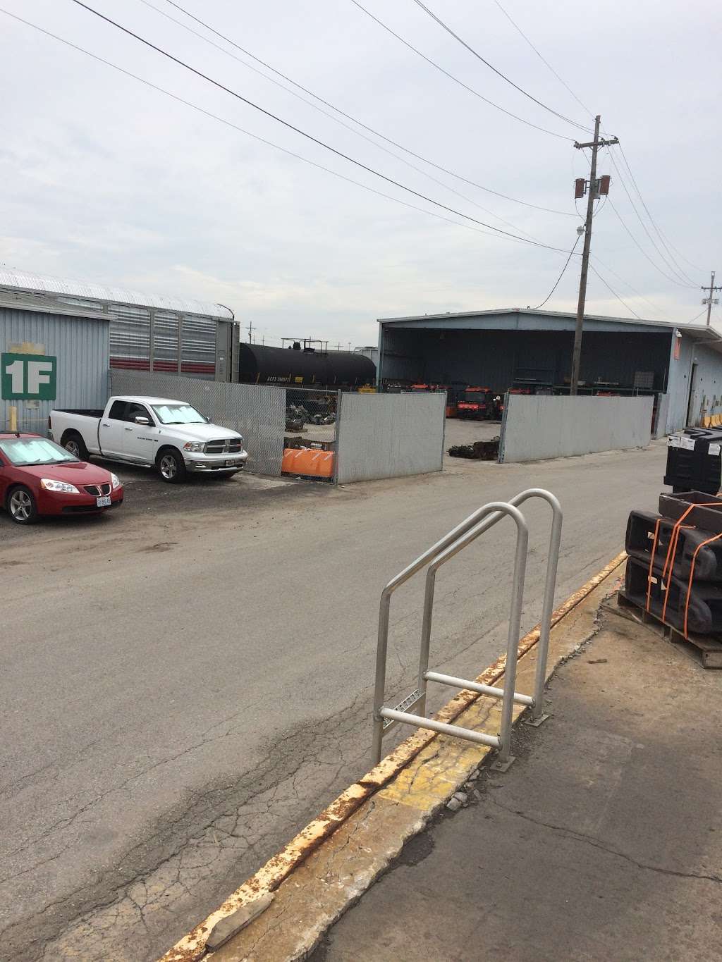 Bnsf dock 1 car delivery | Service Rd, Kansas City, KS 66106, USA | Phone: (913) 551-4344