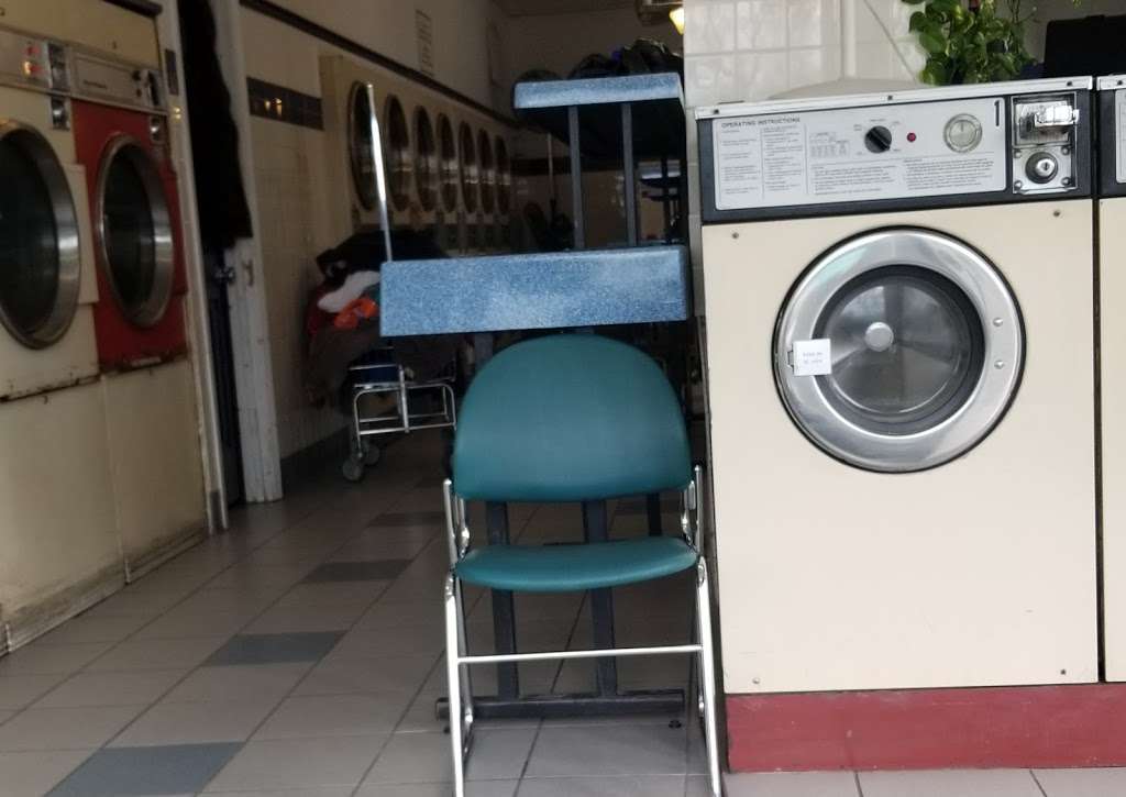 Village Well Laundromat | 2126 E 75th St, Chicago, IL 60649, USA | Phone: (773) 241-7524