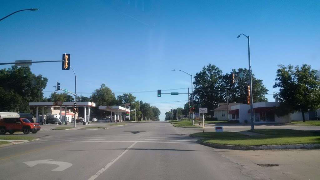 Short Stop #20 | 420 S Maple St, Garnett, KS 66032, USA | Phone: (785) 448-6234