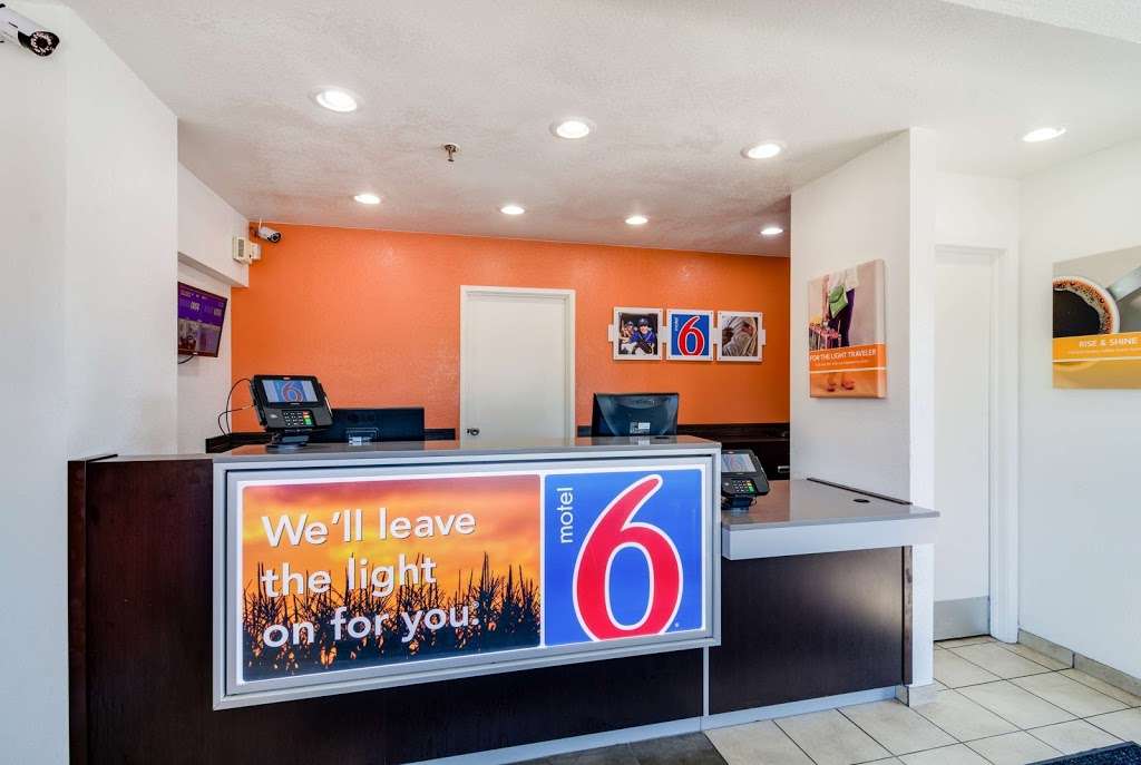 Motel 6 Chicago OHare - Schiller Park | 9408 Lawrence Ave, Schiller Park, IL 60176, USA | Phone: (847) 671-4282