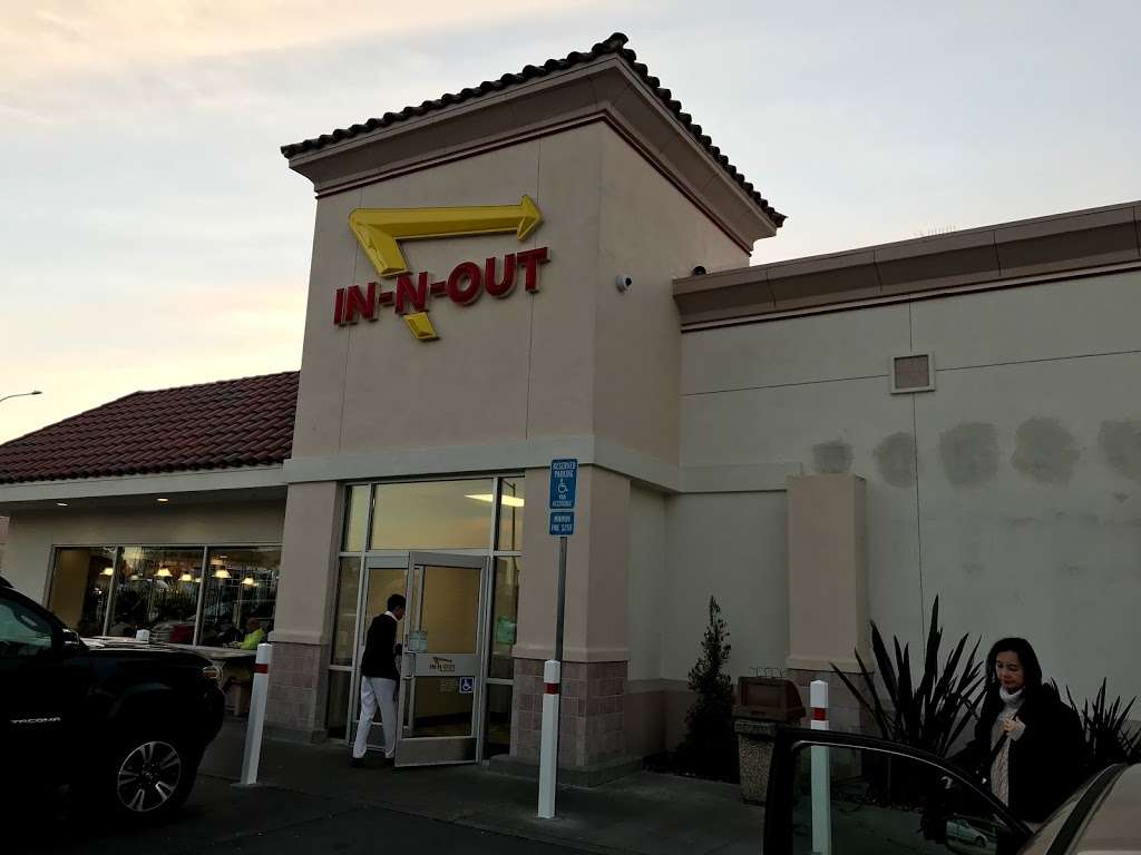 In-N-Out Burger | 260 Washington St, Daly City, CA 94015, USA | Phone: (800) 786-1000