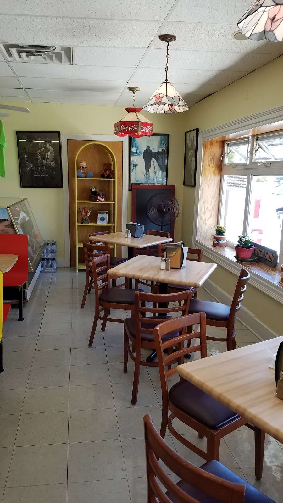 Bradys Hoagie Dock Avalon | 6740 Ocean Dr, Avalon, NJ 08202, USA | Phone: (609) 368-8213