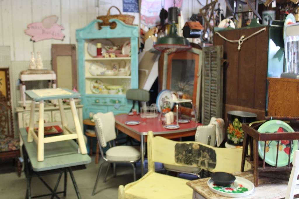 Country Loft Antiques | 9793, 215 Hartman Bridge Rd, Ronks, PA 17572, USA | Phone: (717) 687-7787