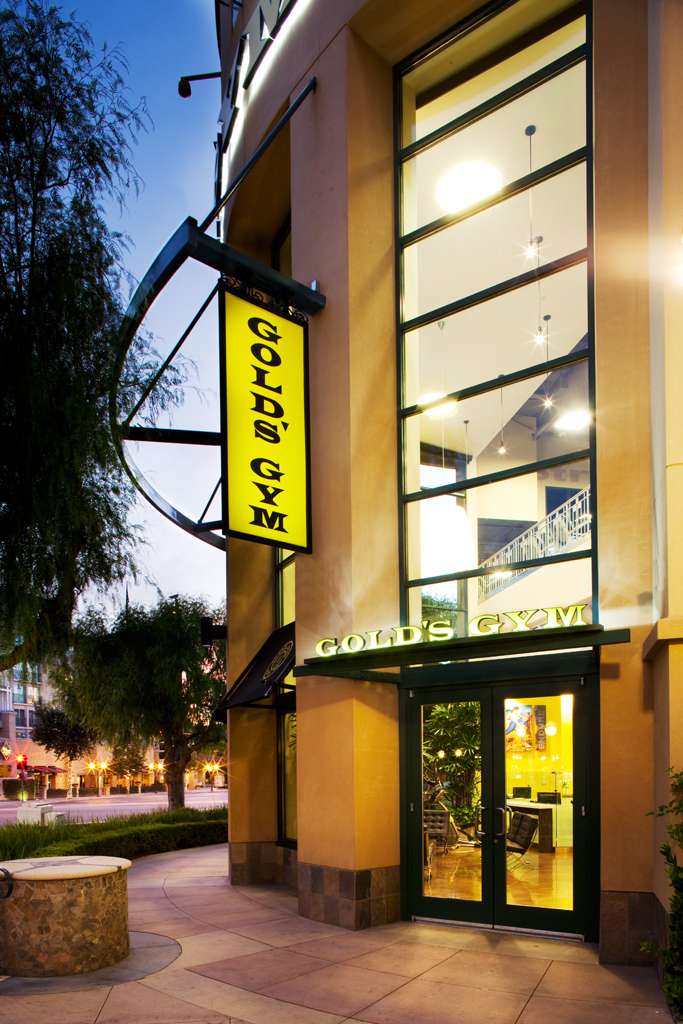 Golds Gym | 24445 Town Center Dr #195, Valencia, CA 91355, USA | Phone: (661) 288-1818