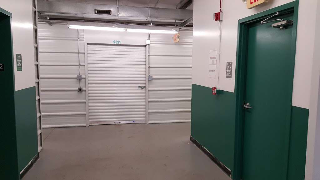 Extra Space Storage | 1420 Rahway Ave, Avenel, NJ 07001 | Phone: (732) 396-3333