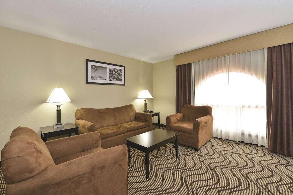 La Quinta Inn & Suites Indianapolis Greenwood | 1281 S Park Dr, Greenwood, IN 46143 | Phone: (317) 865-0100