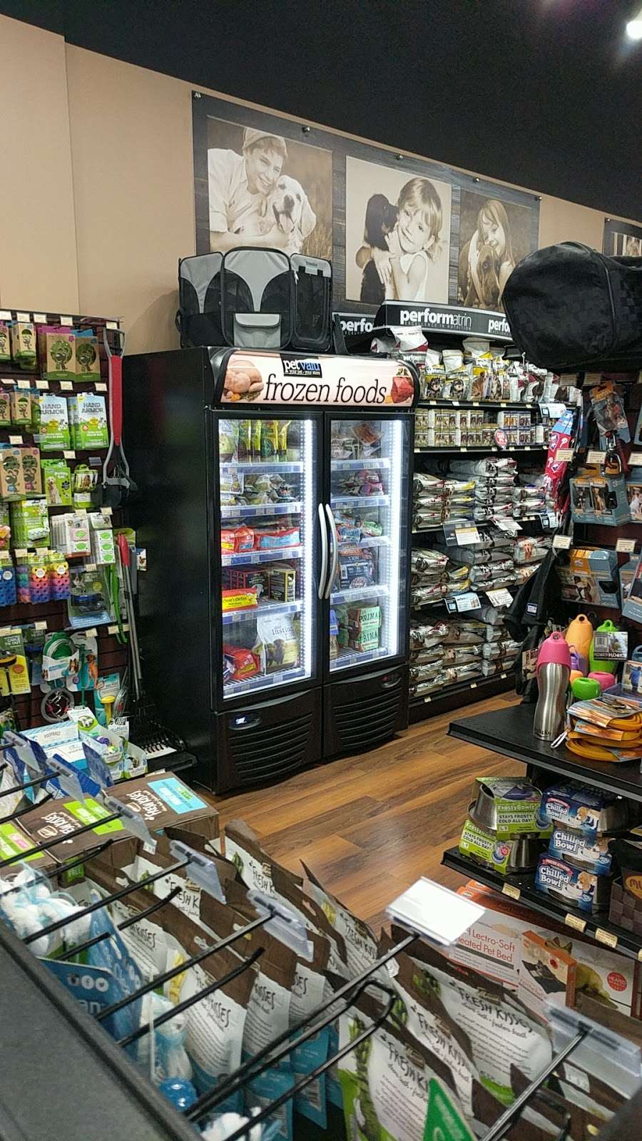 Pet Valu | 420 Schuylkill Rd, Phoenixville, PA 19460, USA | Phone: (610) 933-5746