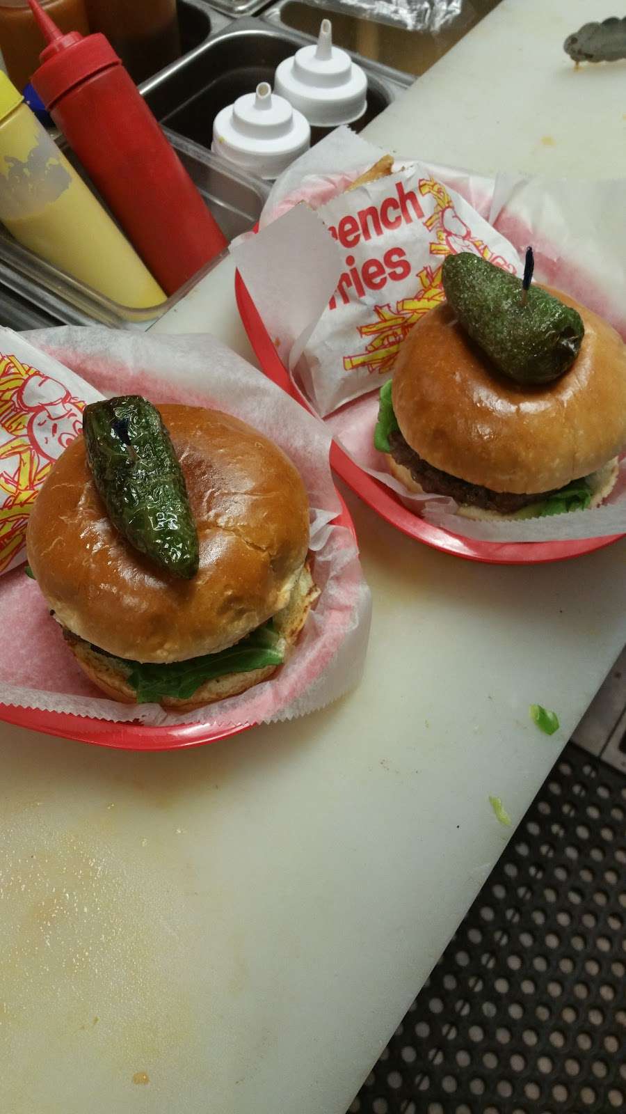 Droopys Gyros | 1275 Sheridan Rd N, Winthrop Harbor, IL 60096, USA | Phone: (847) 872-2200