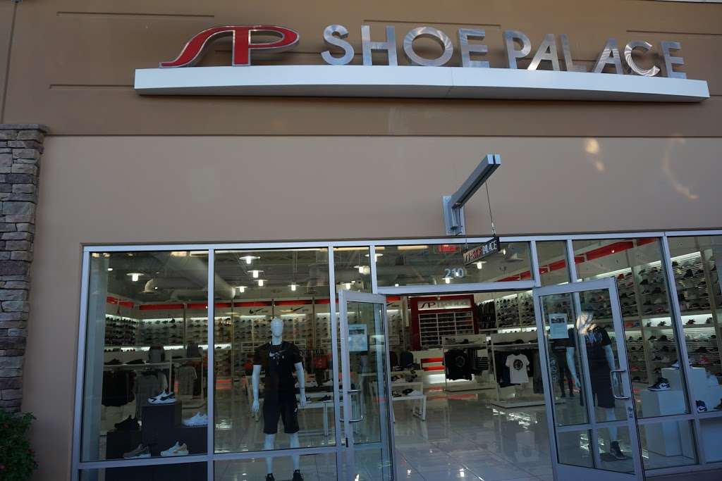 Shoe Palace | 4976 Premium Outlets Way Space #210, Chandler, AZ 85226 | Phone: (480) 639-1895