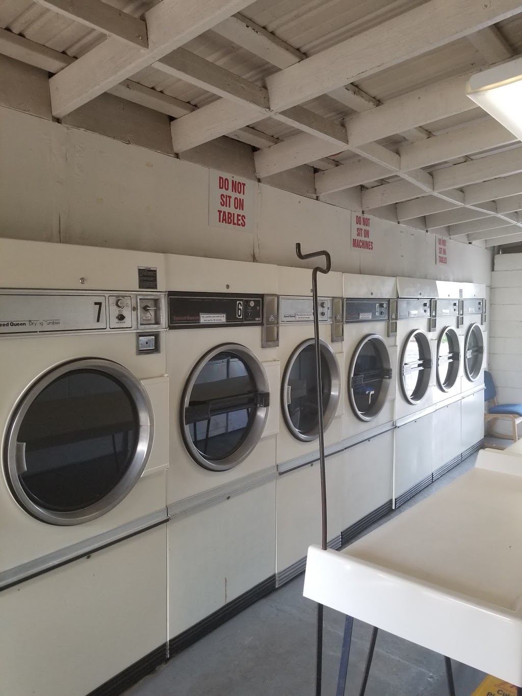 Polk City Laundromat | 119-125 Ivyland Rd, Polk City, FL 33868, USA