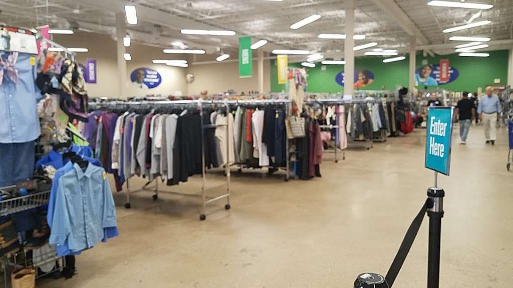 Goodwill Store & Donation Center | 4131 Dundee Rd, Northbrook, IL 60062 | Phone: (847) 291-4194