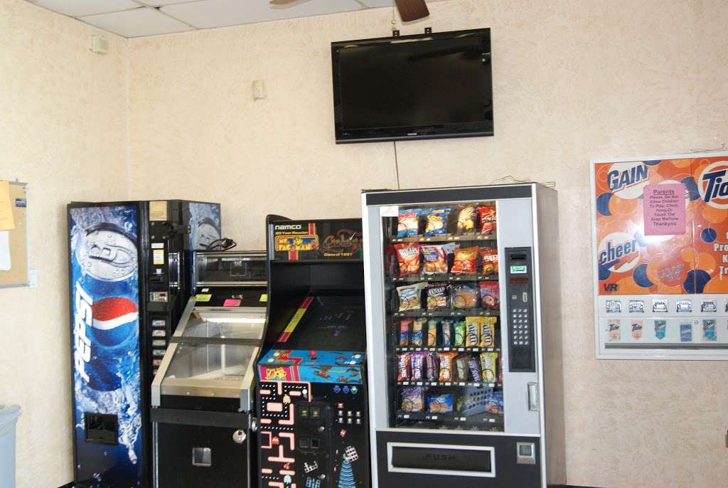 Seminole Center Laundromat | 3691 S Orlando Dr, Sanford, FL 32773, USA | Phone: (407) 323-9885