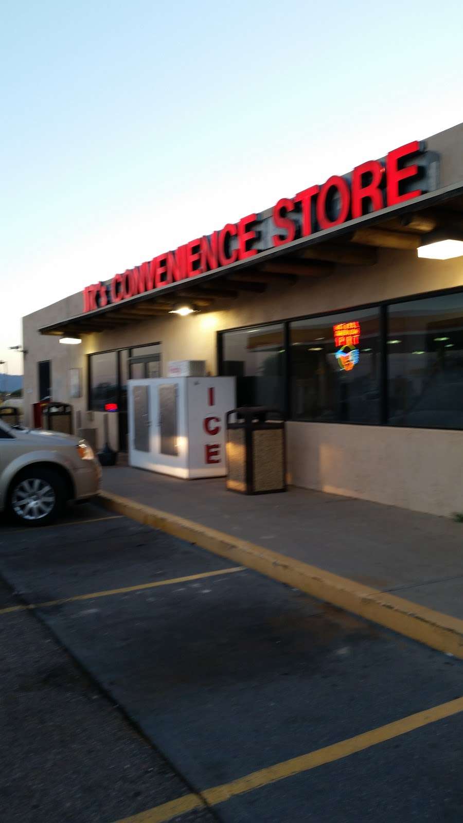 JRs Convenience Store | 1601 N Beeline Hwy, Scottsdale, AZ 85256, USA | Phone: (480) 291-6585