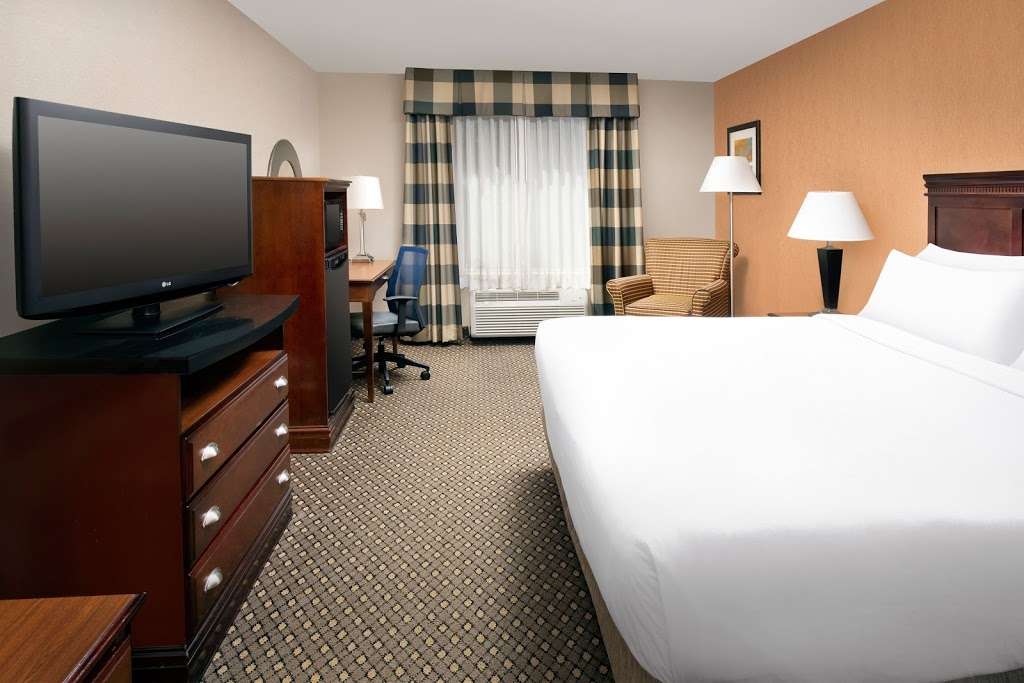 Holiday Inn Express & Suites Chambersburg | 1097 Wayne Ave, Chambersburg, PA 17201 | Phone: (717) 709-9009