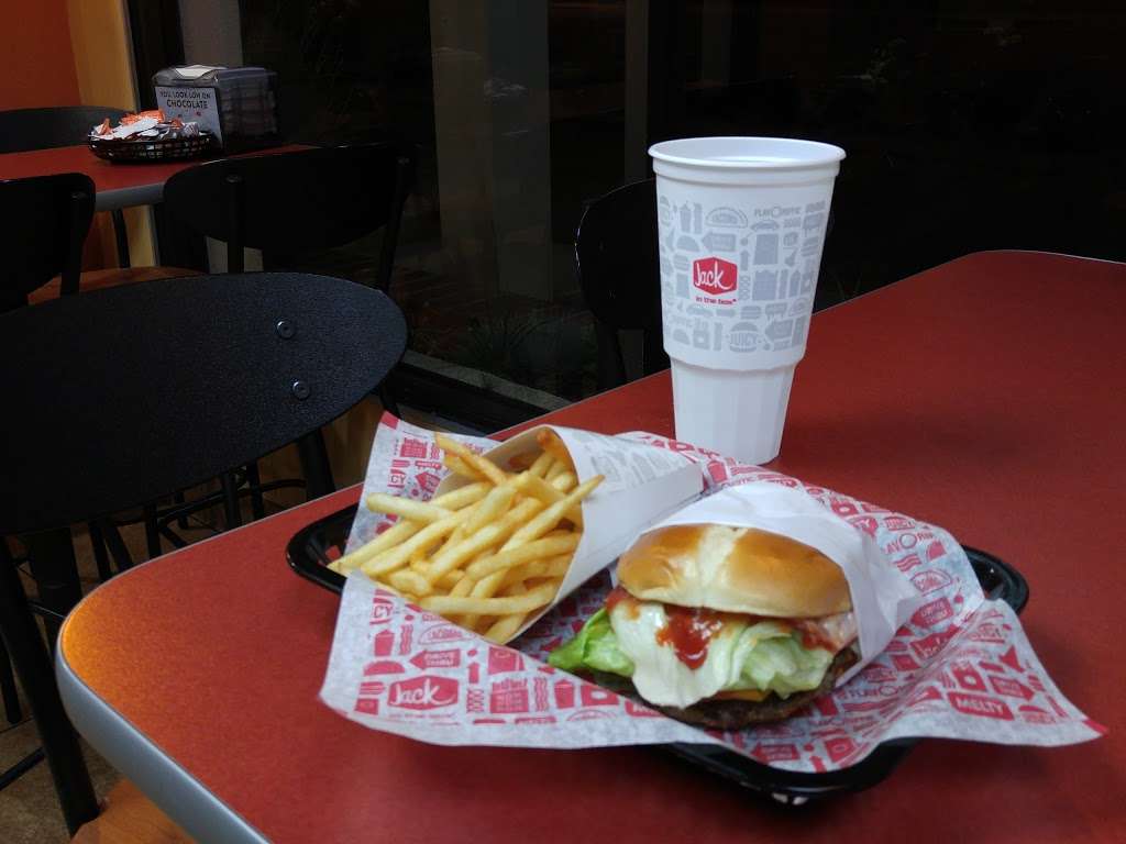 Jack in the Box | 5033 N Kanan Rd, Agoura Hills, CA 91301, USA | Phone: (818) 889-1653