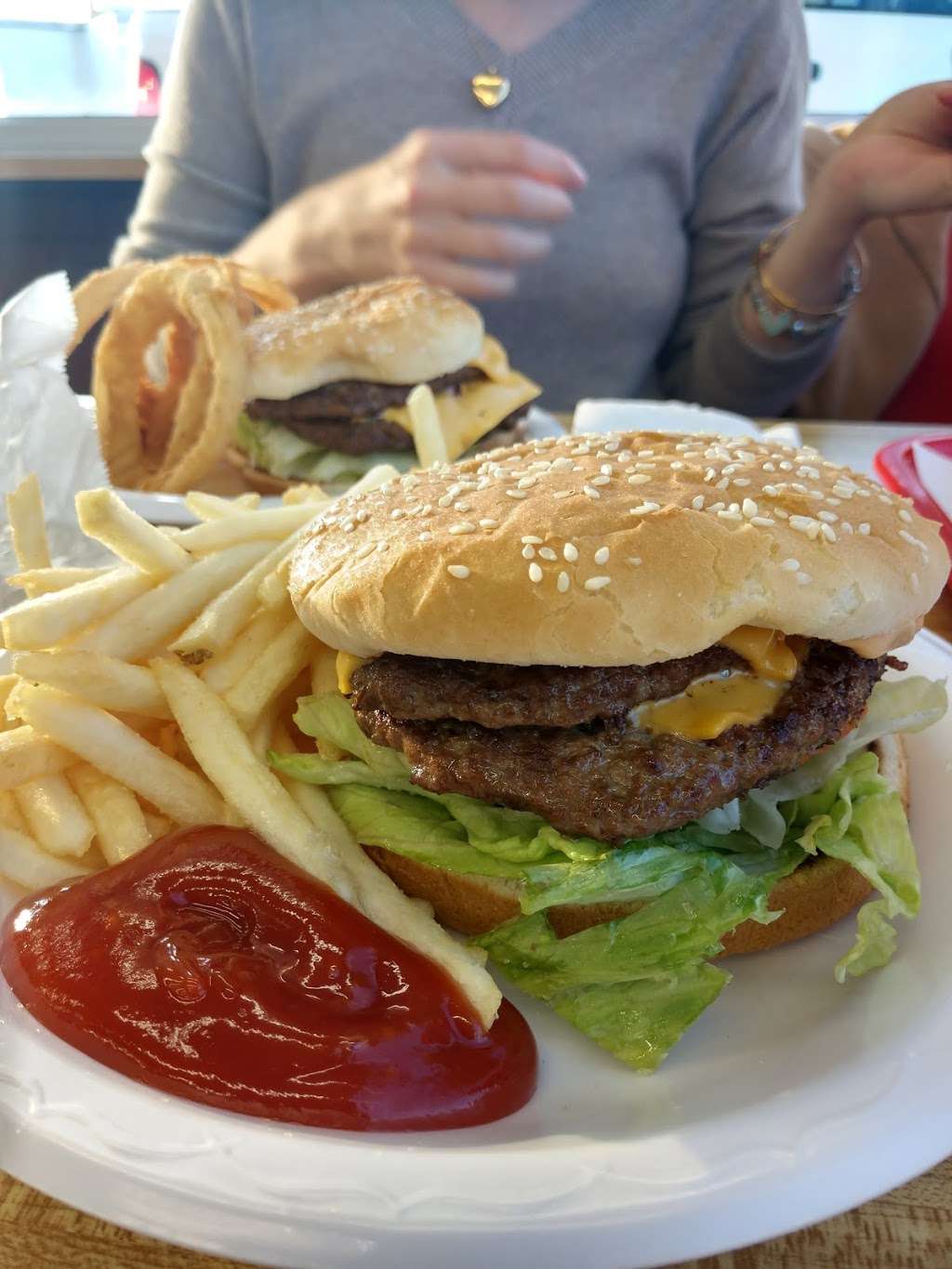 Zacks Hamburgers | 4009 South Blvd, Charlotte, NC 28209, USA | Phone: (704) 525-1720