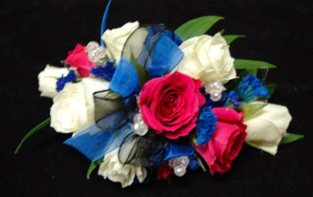 Lake Forest Donnas Custom Flowers | 1161 N Edgewood Rd, Lake Forest, IL 60045 | Phone: (847) 892-6442