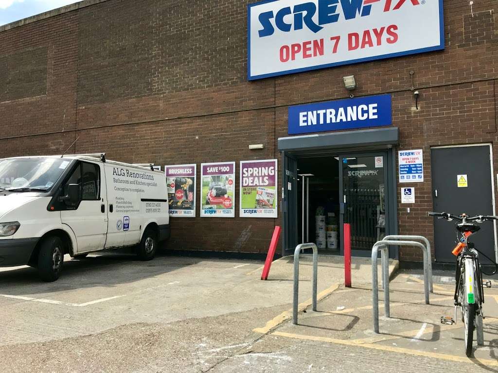 Screwfix | 1, Limehouse, The Highway Trading Estate, Heckford St, London E1W 3HR, UK | Phone: 0333 011 2112