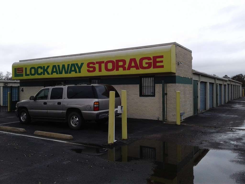 Lockaway Storage - WW White | 2235 S WW White Rd, San Antonio, TX 78222, USA | Phone: (210) 588-0188