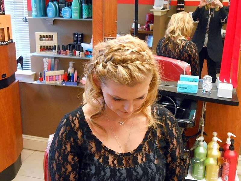 Loris Hair Designs | 1009 Ford St # A, Bridgeport, PA 19405, USA | Phone: (610) 239-7011