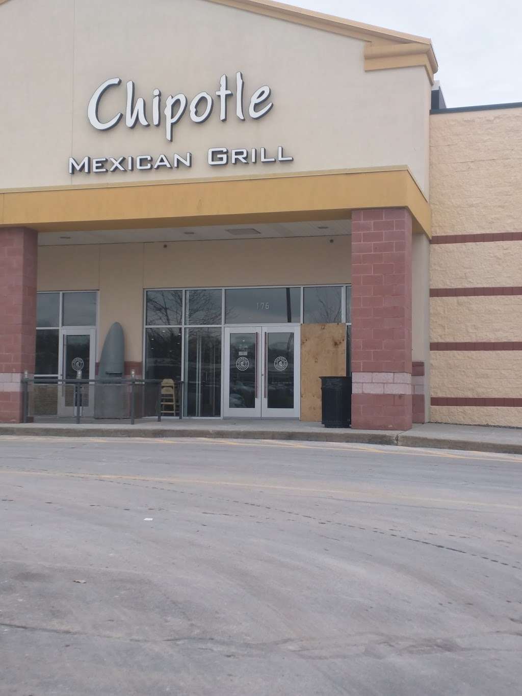 Chipotle Mexican Grill | 176 Providence Hwy, Dedham, MA 02026, USA | Phone: (781) 329-2332