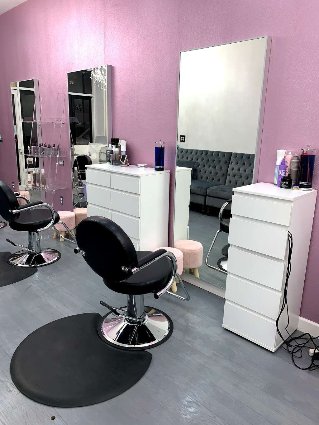 Extraglossy Salon | 19-23 Ditmars Blvd, Astoria, NY 11105, USA | Phone: (917) 769-5648