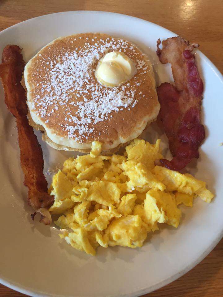 Hotcakes Emporium Pancake House & Restaurant | 6845 Bluff Rd, Indianapolis, IN 46217, USA | Phone: (317) 889-2253