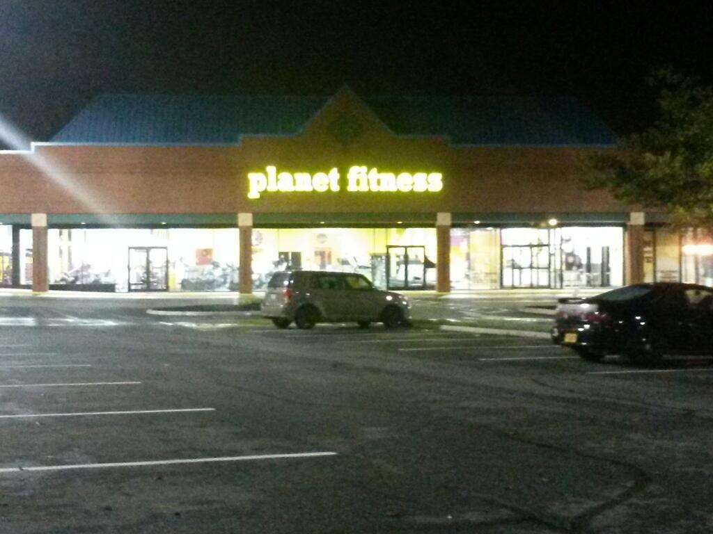 Planet Fitness | 255 Muddy Branch Rd, Gaithersburg, MD 20878, USA | Phone: (301) 337-7701