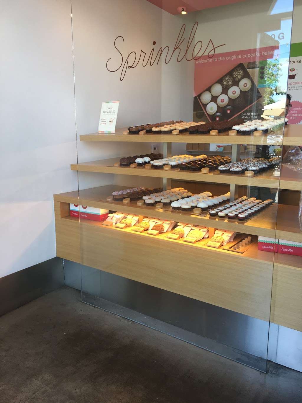 Sprinkles Cupcakes and Ice Cream | 180 Promenade Way Suite G, Westlake Village, CA 91362, USA | Phone: (805) 370-5306