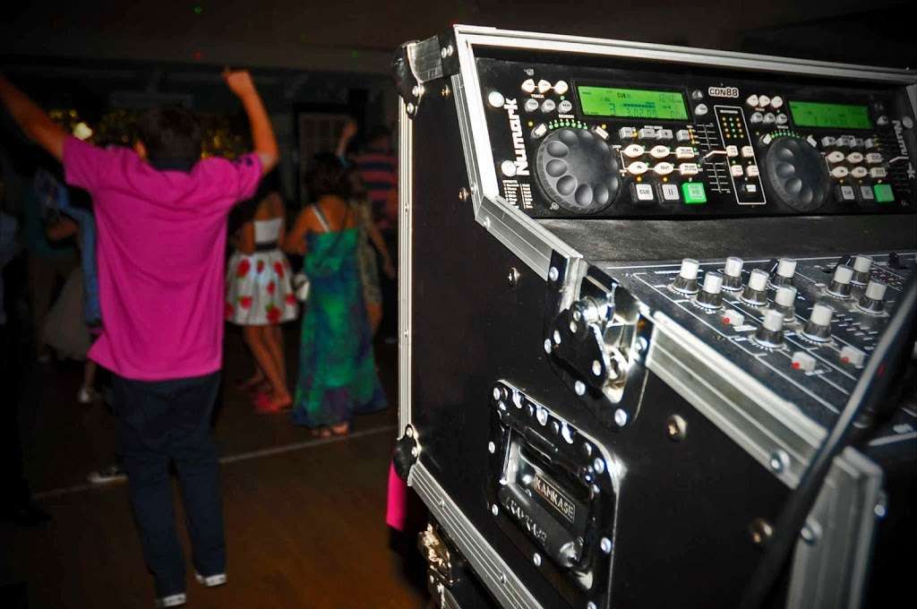 Adphonics Mobile Disco | 51 Tyrrells Rd, Billericay CM11 2QE, UK | Phone: 01277 657393