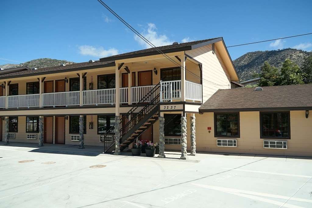 Kokos Mountain Motel | 3225 Mt Pinos Way, Frazier Park, CA 93225, USA | Phone: (661) 245-3788