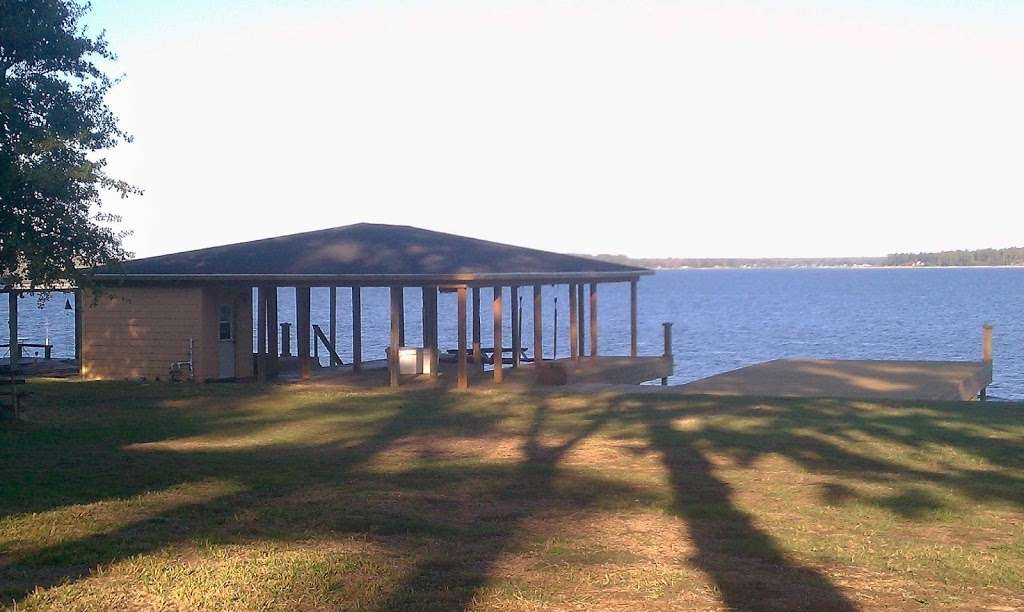 Dockside Boat Lifts Inc | 18990 Mail Rte Rd, Montgomery, TX 77316, USA | Phone: (936) 447-3625