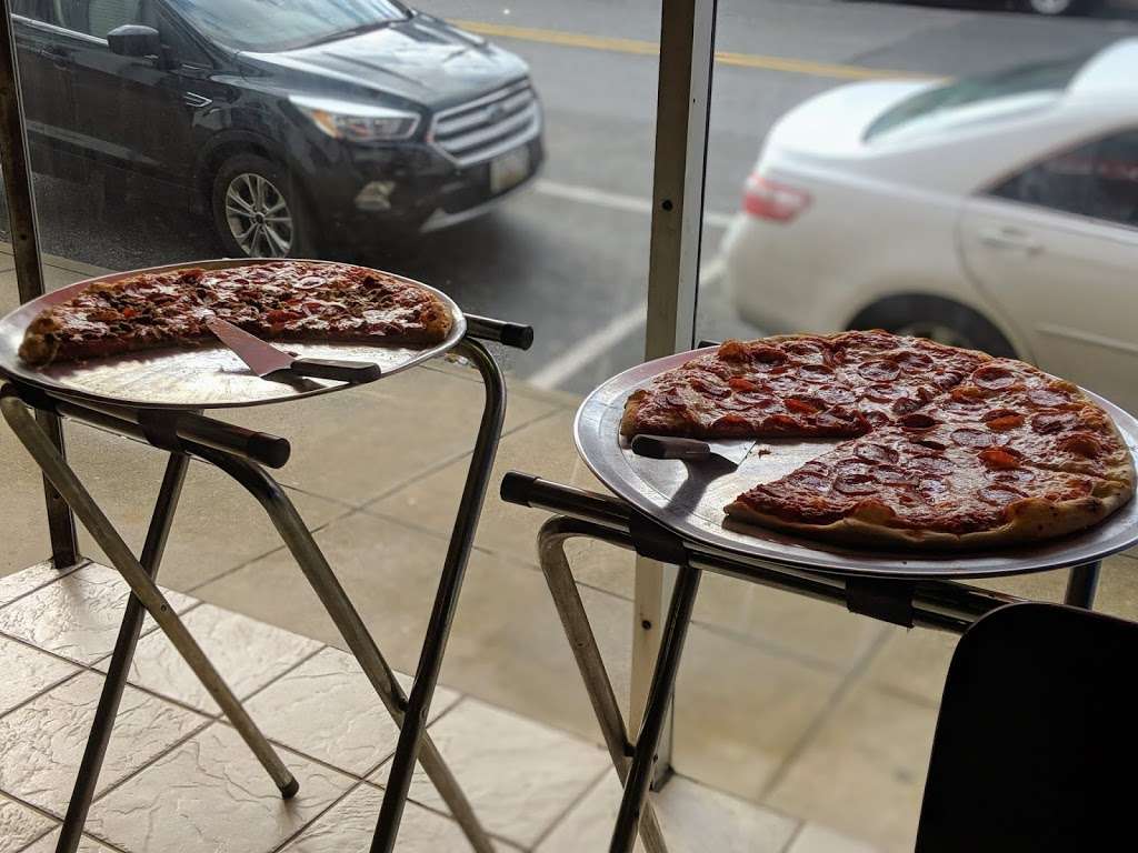 Vinces pizza | 9 S Main St, Smithsburg, MD 21783, USA | Phone: (301) 824-3939