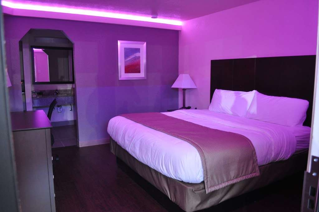 Trinity Suites Downtown Dallas | 1126 E 8th St, Dallas, TX 75203, USA | Phone: (214) 942-3872