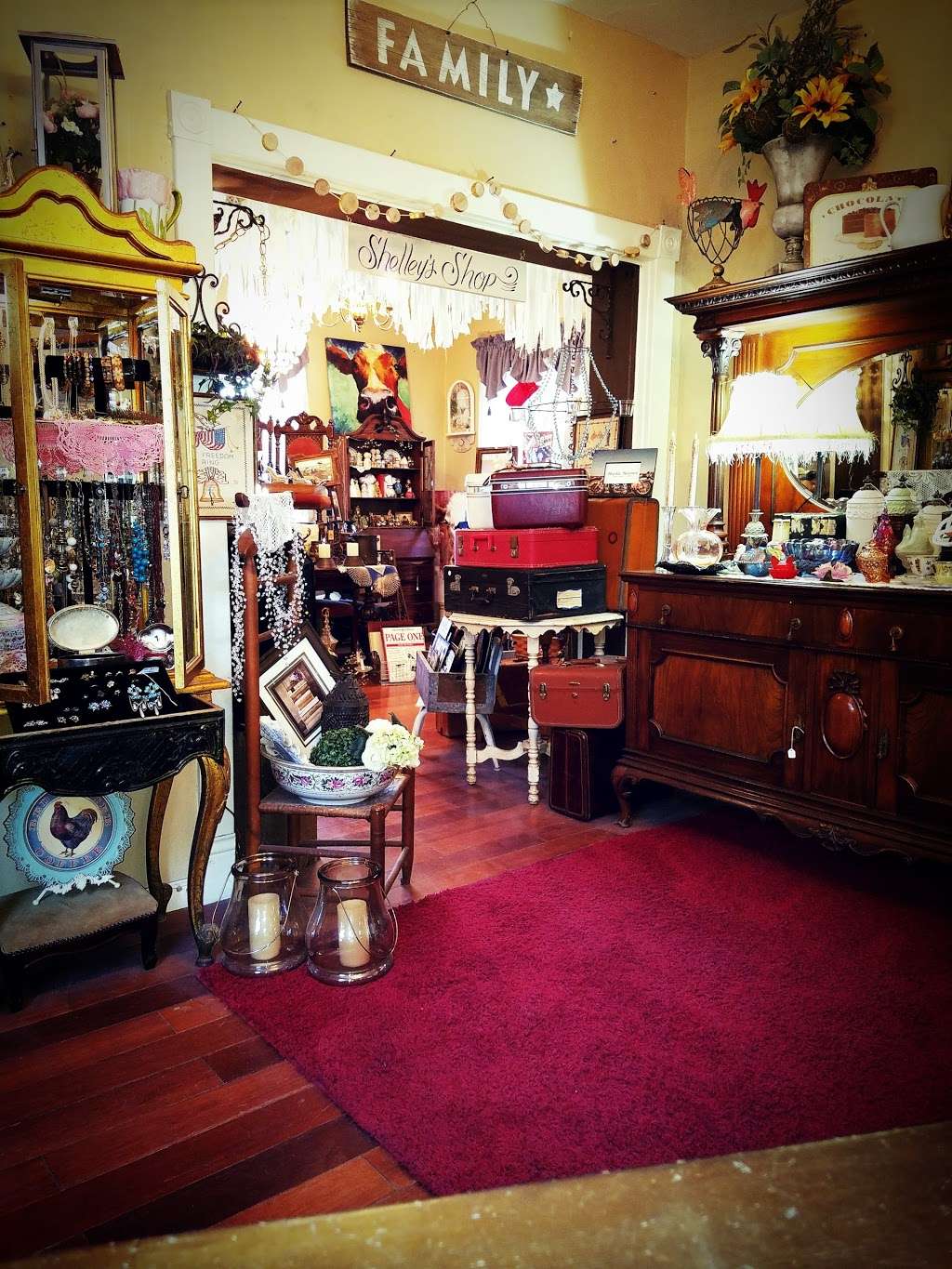 Shelleys Shop Around the Corner | 19270 National Trails Hwy, Oro Grande, CA 92368, USA | Phone: (760) 486-1288