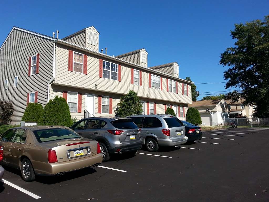 Eagle Square - Apt Management | 546 Chester Pike, Norwood, PA 19074 | Phone: (610) 595-0100