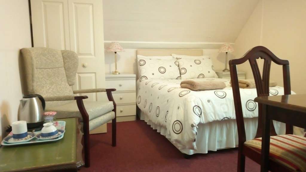 Kingsway Bed And Breakfast | 19 High Rd, Broxbourne EN10 7HU, UK | Phone: 01992 462001