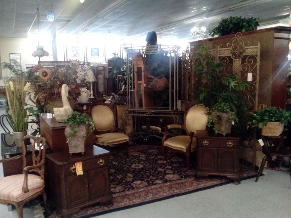 Manor House Antique Mall | 8039 S Meridian St, Indianapolis, IN 46217 | Phone: (317) 888-8887