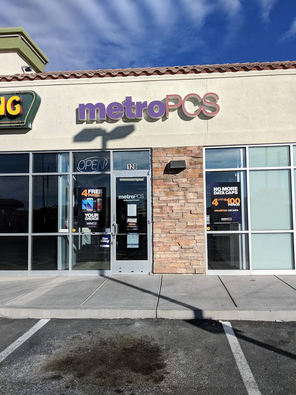 Metro by T-Mobile - electronics store  | Photo 1 of 6 | Address: 4348 E Craig Rd Ste 120, Las Vegas, NV 89115, USA | Phone: (702) 410-9442