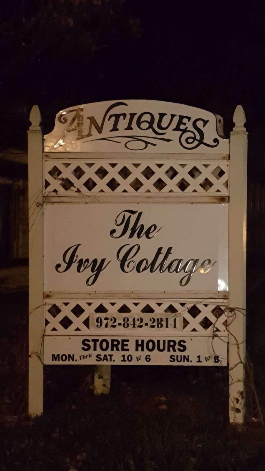 The Ivy Cottage | 315 W 6th St, Ferris, TX 75125, USA | Phone: (972) 842-2814