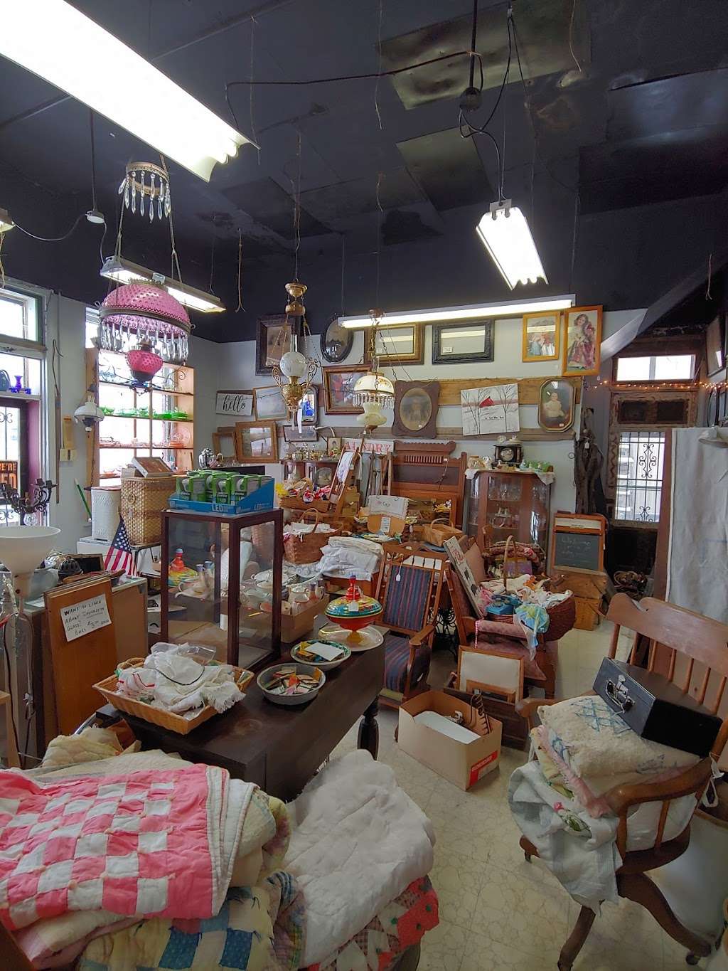 New Cumberland Antiques | 702 Massachusetts Ave, Upland, IN 46989, USA | Phone: (765) 506-1266