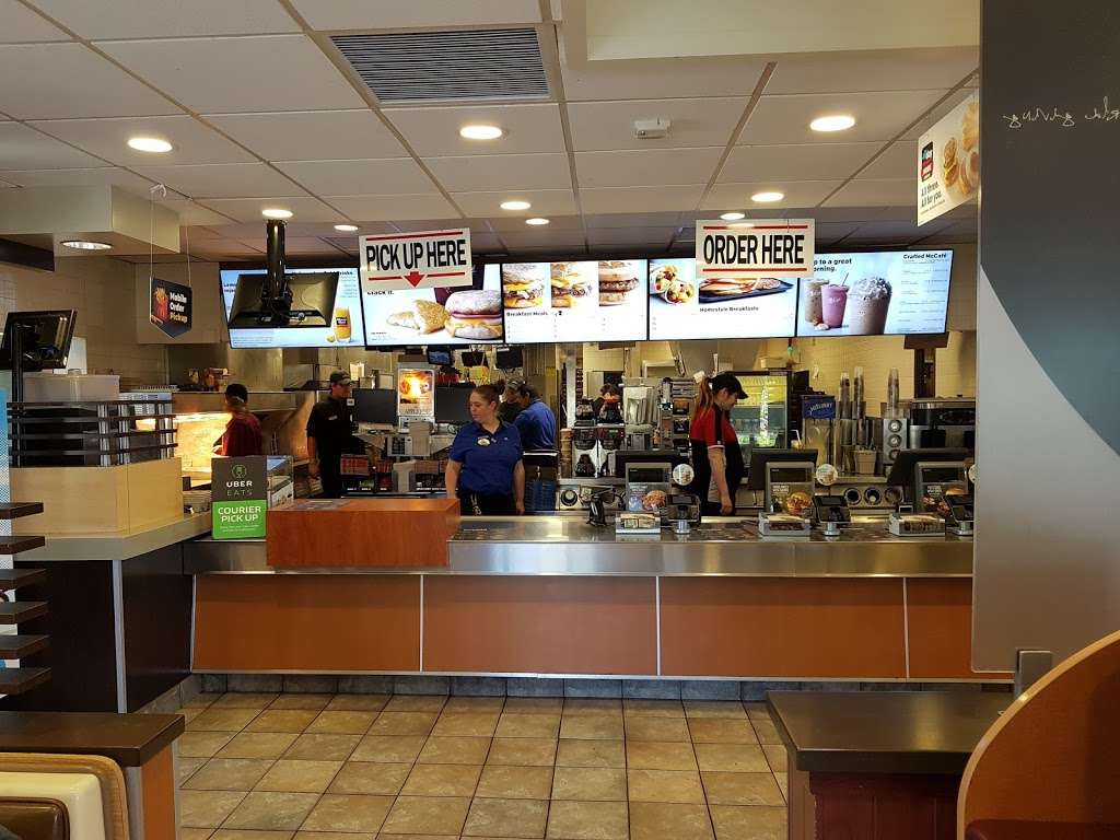 McDonalds | 6262 South 13th Street, Milwaukee, WI 53221, USA | Phone: (414) 764-3331